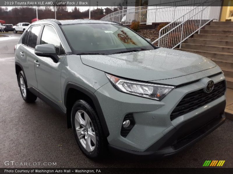 Front 3/4 View of 2019 RAV4 XLE AWD