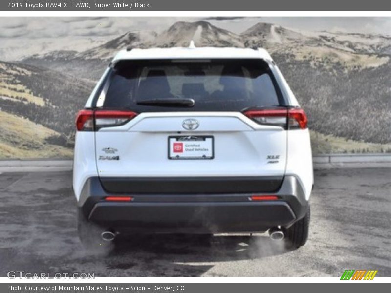 Super White / Black 2019 Toyota RAV4 XLE AWD