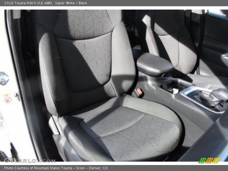 Super White / Black 2019 Toyota RAV4 XLE AWD