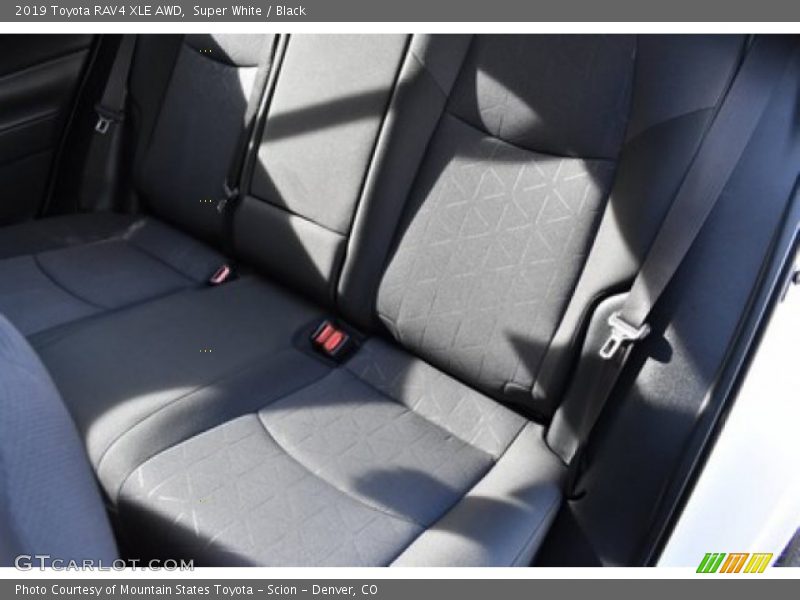 Super White / Black 2019 Toyota RAV4 XLE AWD