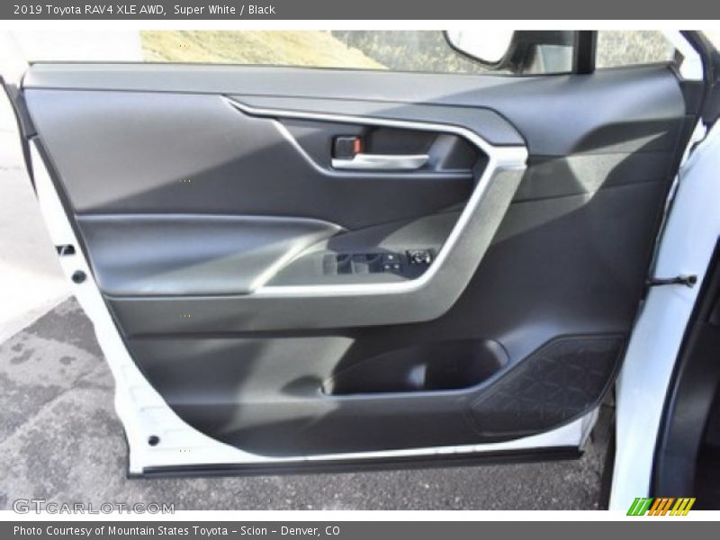 Super White / Black 2019 Toyota RAV4 XLE AWD