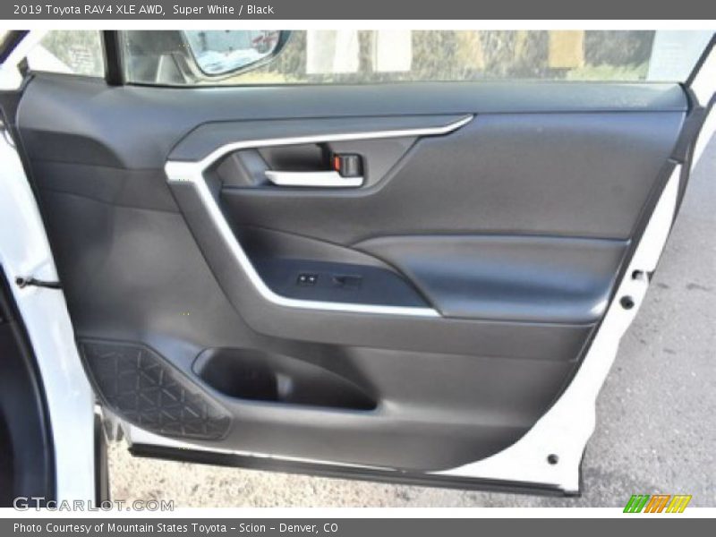 Super White / Black 2019 Toyota RAV4 XLE AWD