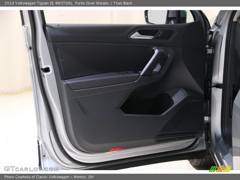 Pyrite Silver Metallic / Titan Black 2019 Volkswagen Tiguan SE 4MOTION