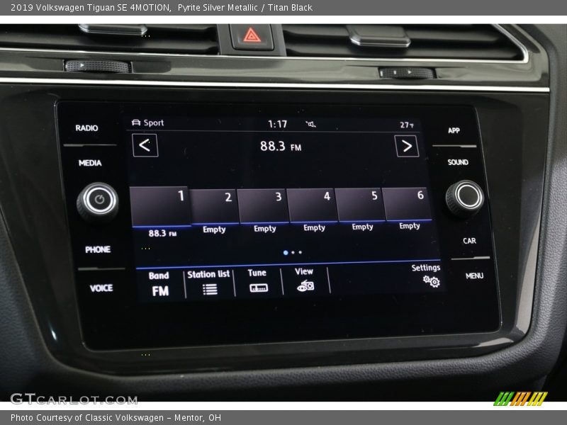 Pyrite Silver Metallic / Titan Black 2019 Volkswagen Tiguan SE 4MOTION