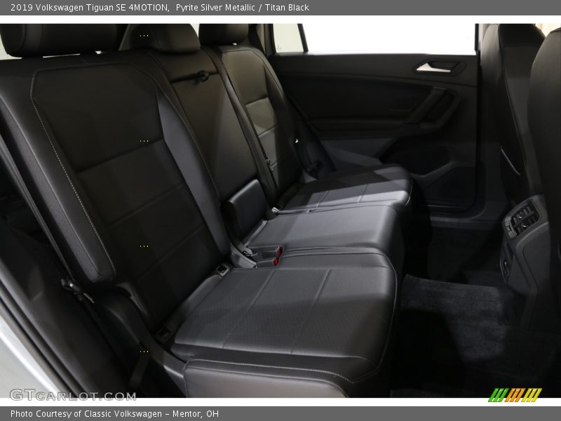 Pyrite Silver Metallic / Titan Black 2019 Volkswagen Tiguan SE 4MOTION