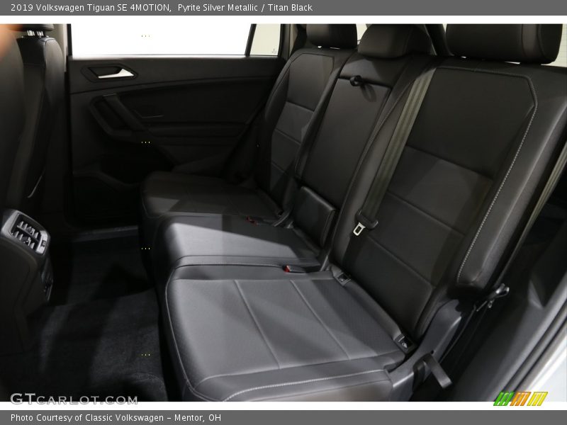 Pyrite Silver Metallic / Titan Black 2019 Volkswagen Tiguan SE 4MOTION