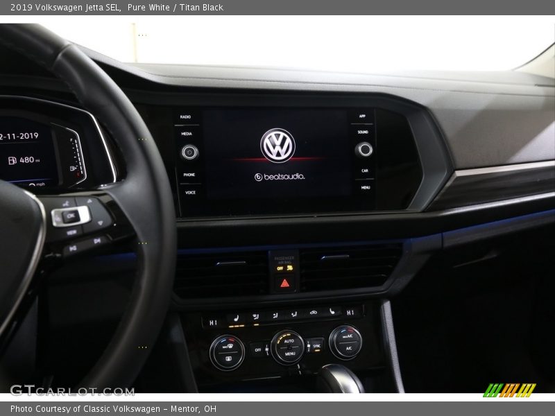 Pure White / Titan Black 2019 Volkswagen Jetta SEL