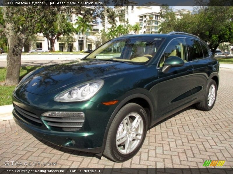 Front 3/4 View of 2011 Cayenne S