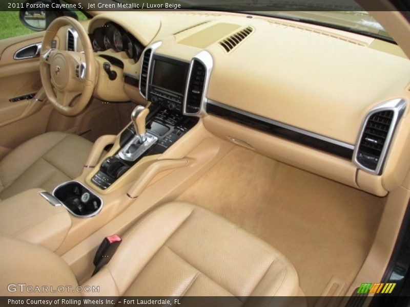 Front Seat of 2011 Cayenne S