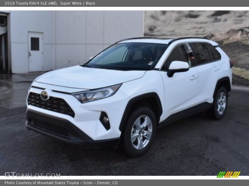 Super White / Black 2019 Toyota RAV4 XLE AWD