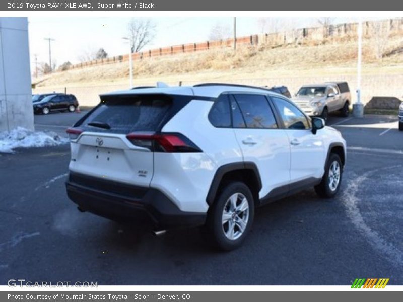 Super White / Black 2019 Toyota RAV4 XLE AWD