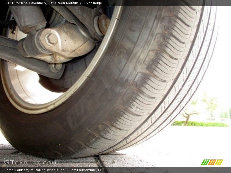 Jet Green Metallic / Luxor Beige 2011 Porsche Cayenne S