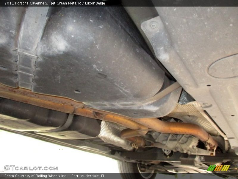 Jet Green Metallic / Luxor Beige 2011 Porsche Cayenne S