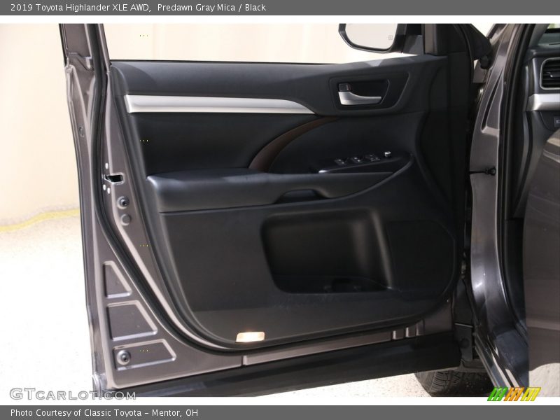 Predawn Gray Mica / Black 2019 Toyota Highlander XLE AWD