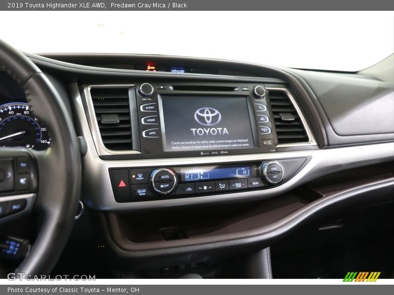 Controls of 2019 Highlander XLE AWD