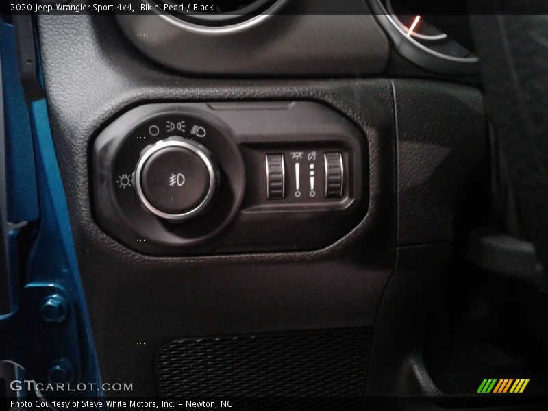 Controls of 2020 Wrangler Sport 4x4