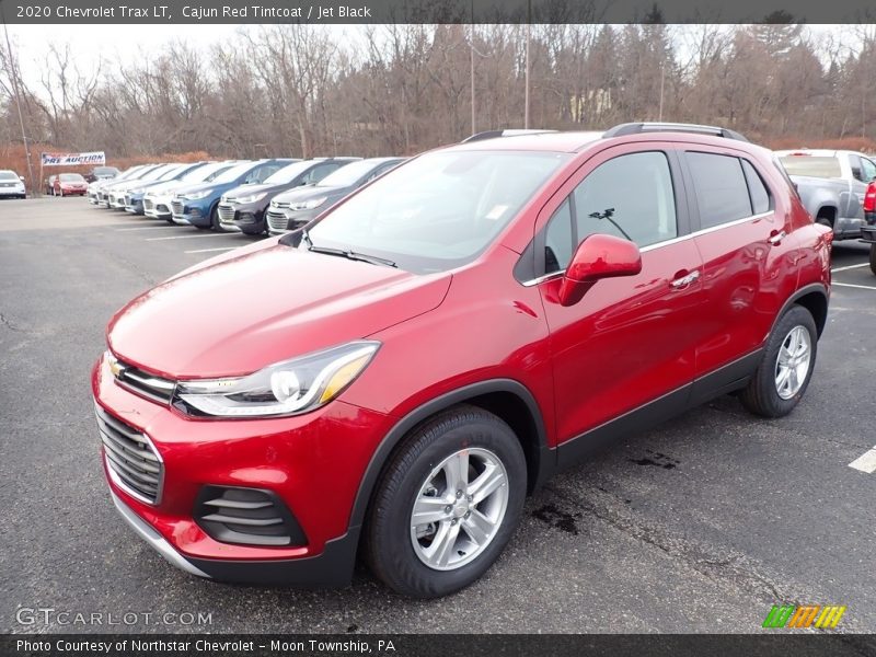 Front 3/4 View of 2020 Trax LT