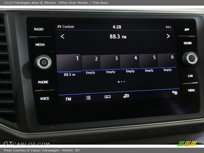 Reflex Silver Metallic / Titan Black 2019 Volkswagen Atlas SE 4Motion