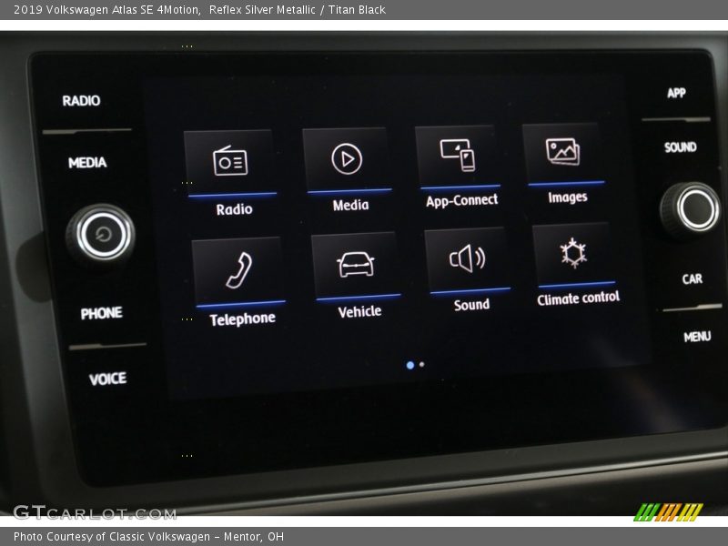 Reflex Silver Metallic / Titan Black 2019 Volkswagen Atlas SE 4Motion