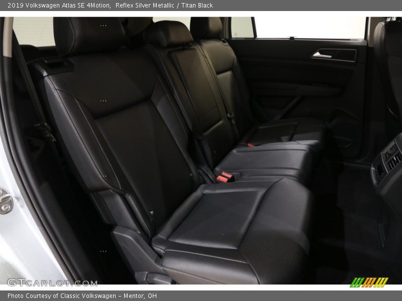 Reflex Silver Metallic / Titan Black 2019 Volkswagen Atlas SE 4Motion