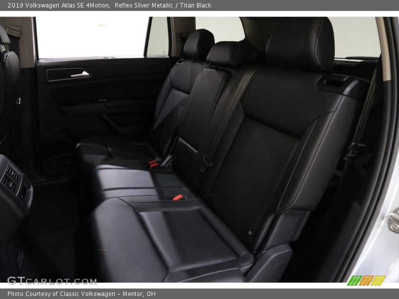 Reflex Silver Metallic / Titan Black 2019 Volkswagen Atlas SE 4Motion