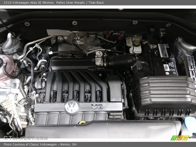 Reflex Silver Metallic / Titan Black 2019 Volkswagen Atlas SE 4Motion