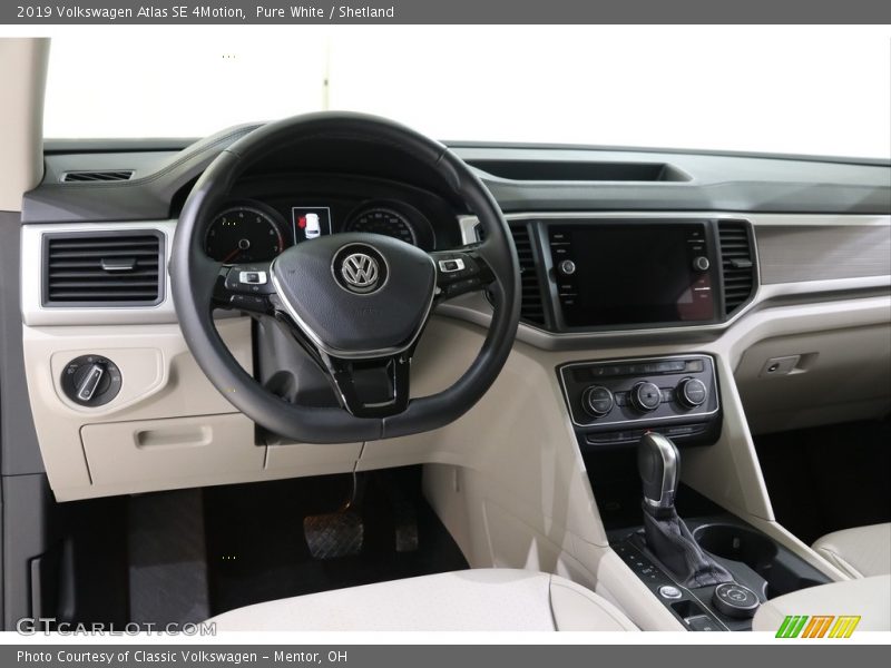 Pure White / Shetland 2019 Volkswagen Atlas SE 4Motion