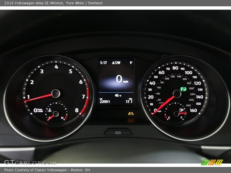 Pure White / Shetland 2019 Volkswagen Atlas SE 4Motion