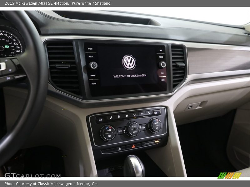 Pure White / Shetland 2019 Volkswagen Atlas SE 4Motion