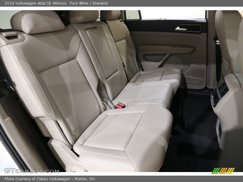 Pure White / Shetland 2019 Volkswagen Atlas SE 4Motion
