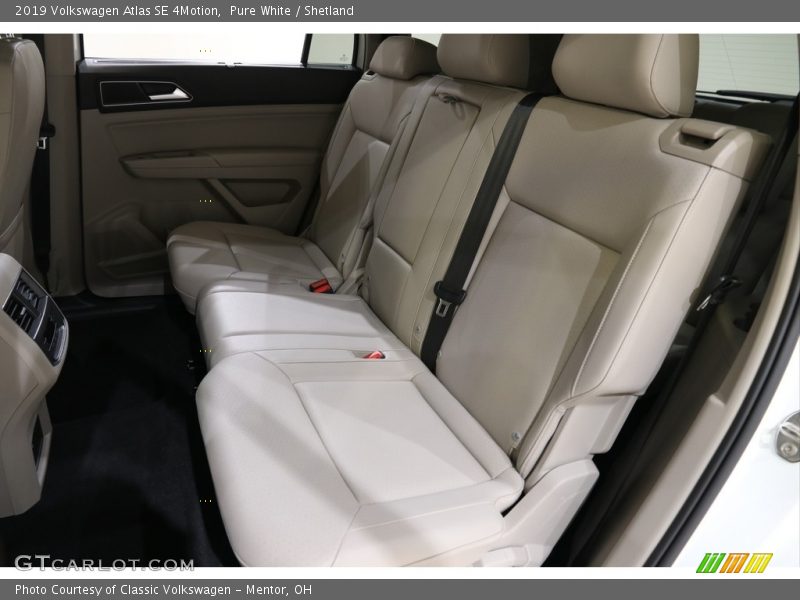 Pure White / Shetland 2019 Volkswagen Atlas SE 4Motion
