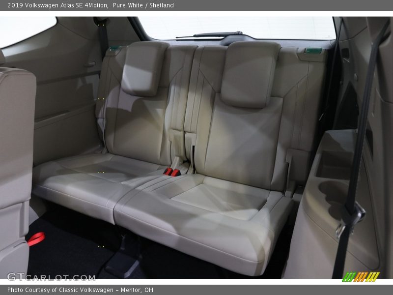 Pure White / Shetland 2019 Volkswagen Atlas SE 4Motion
