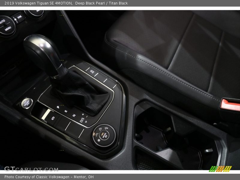 Deep Black Pearl / Titan Black 2019 Volkswagen Tiguan SE 4MOTION