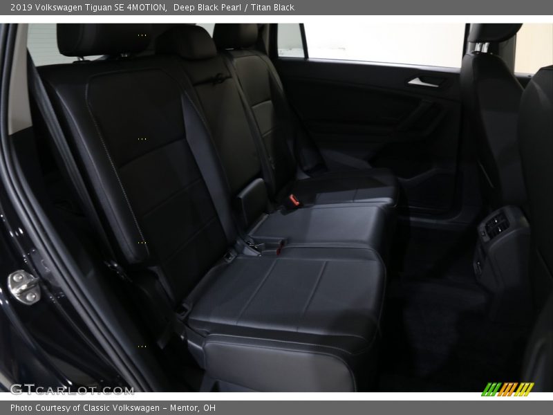 Deep Black Pearl / Titan Black 2019 Volkswagen Tiguan SE 4MOTION