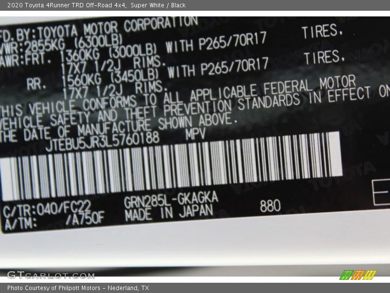 Super White / Black 2020 Toyota 4Runner TRD Off-Road 4x4
