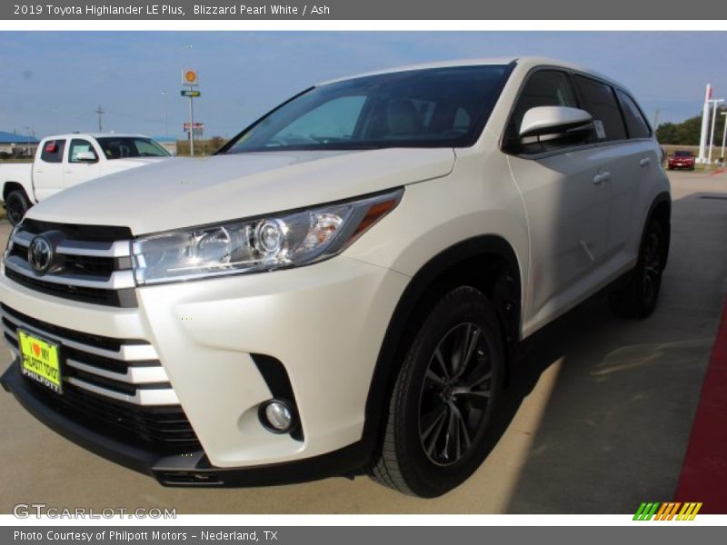 Blizzard Pearl White / Ash 2019 Toyota Highlander LE Plus