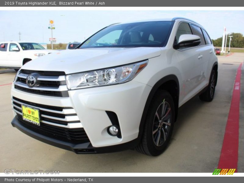 Blizzard Pearl White / Ash 2019 Toyota Highlander XLE