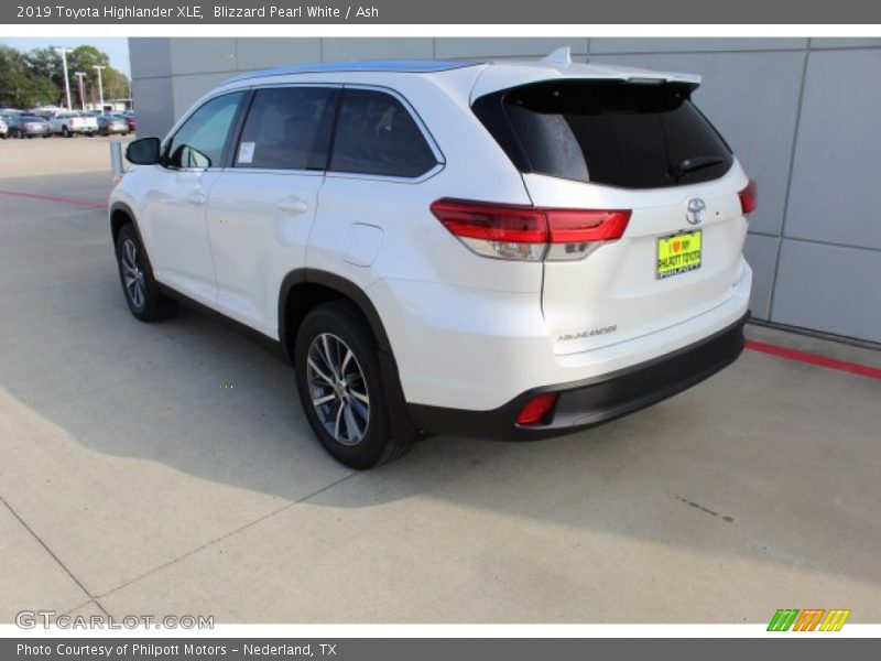 Blizzard Pearl White / Ash 2019 Toyota Highlander XLE