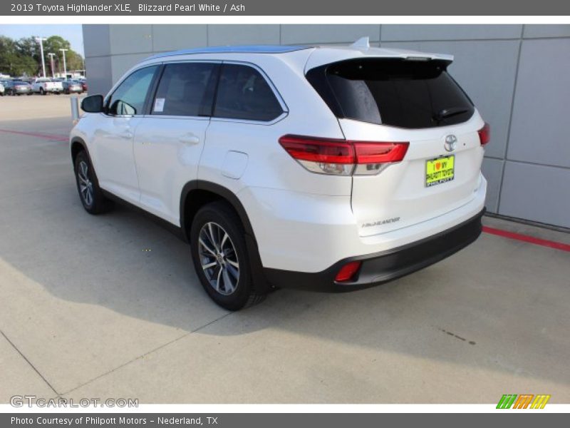 Blizzard Pearl White / Ash 2019 Toyota Highlander XLE