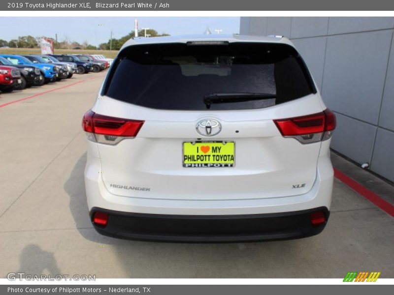 Blizzard Pearl White / Ash 2019 Toyota Highlander XLE