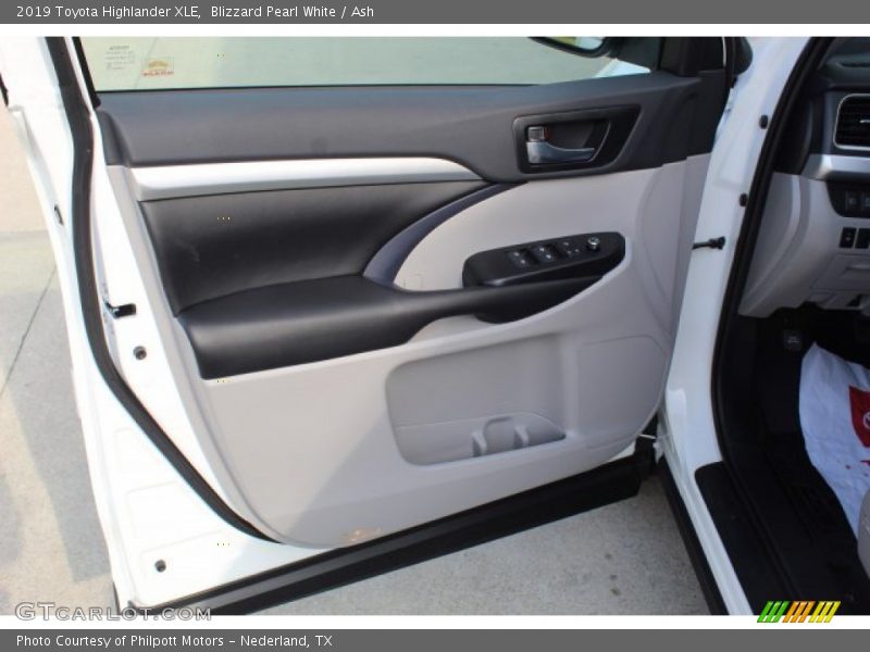 Blizzard Pearl White / Ash 2019 Toyota Highlander XLE