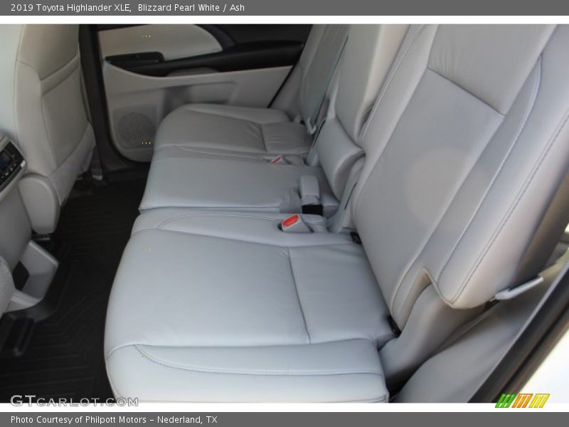 Blizzard Pearl White / Ash 2019 Toyota Highlander XLE