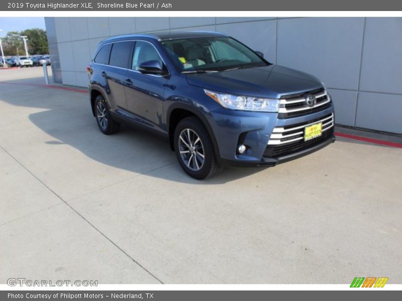Shoreline Blue Pearl / Ash 2019 Toyota Highlander XLE