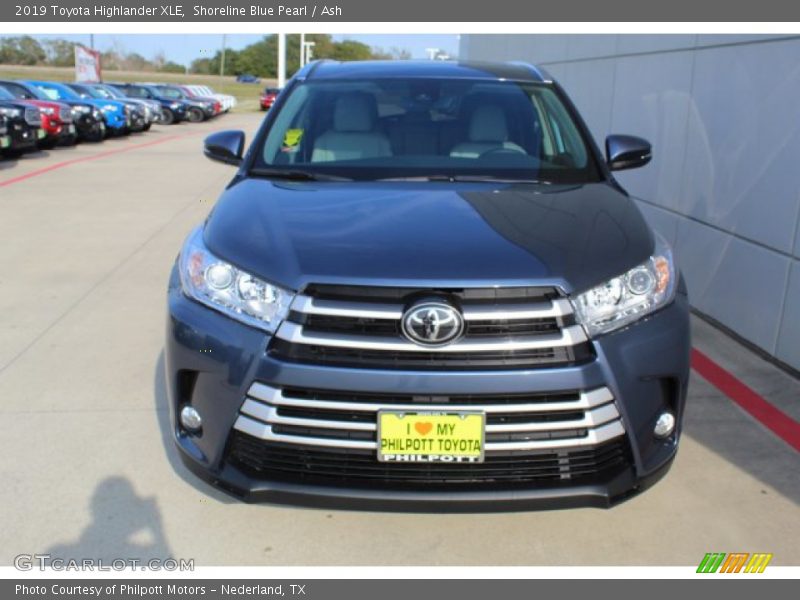 Shoreline Blue Pearl / Ash 2019 Toyota Highlander XLE