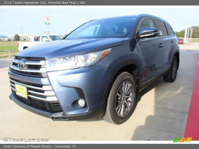 Shoreline Blue Pearl / Ash 2019 Toyota Highlander XLE