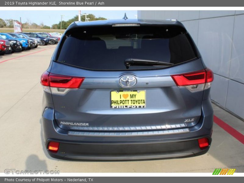 Shoreline Blue Pearl / Ash 2019 Toyota Highlander XLE