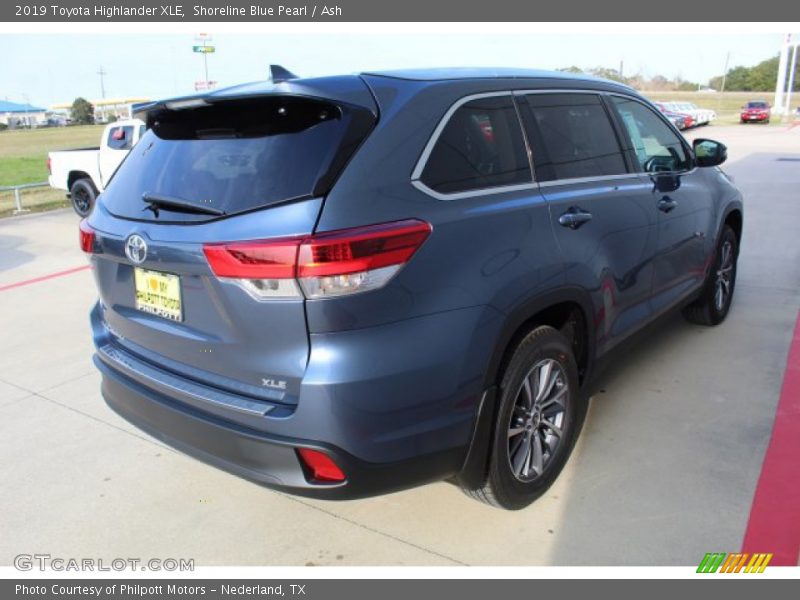 Shoreline Blue Pearl / Ash 2019 Toyota Highlander XLE