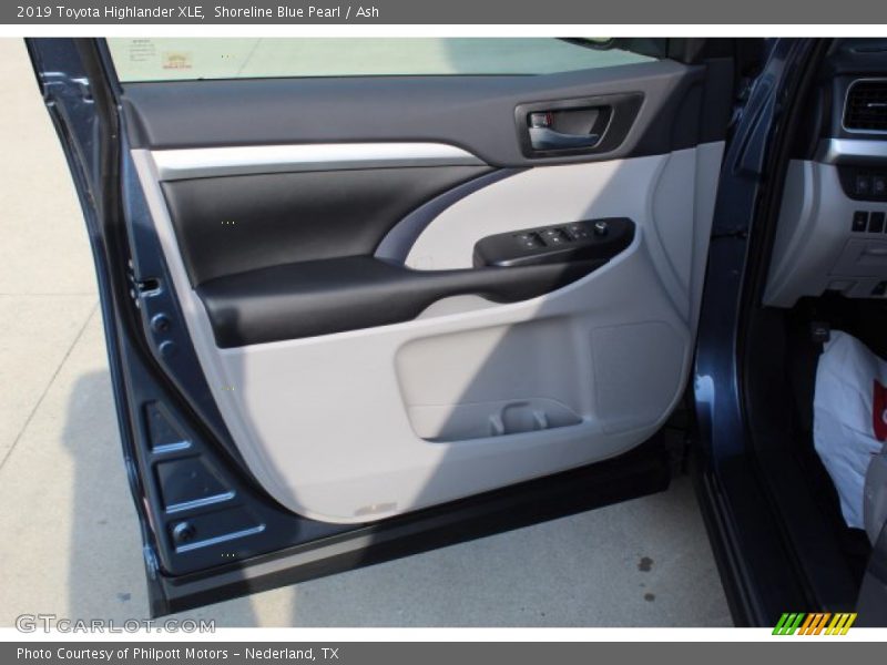 Shoreline Blue Pearl / Ash 2019 Toyota Highlander XLE