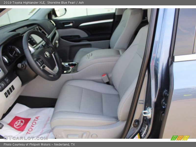 Shoreline Blue Pearl / Ash 2019 Toyota Highlander XLE