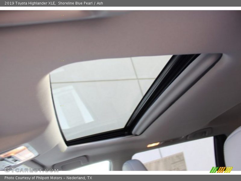 Shoreline Blue Pearl / Ash 2019 Toyota Highlander XLE